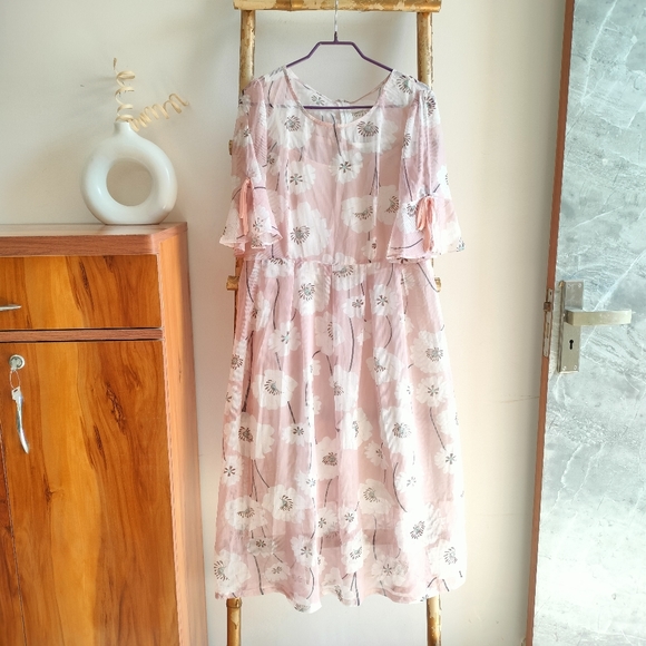 Elegant Floral Dress - Picture 14 of 14